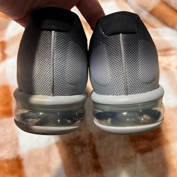 Nike Airmax  *mismatched* - Picture 5 of 8